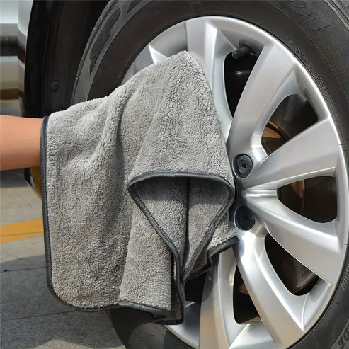 ShineMax – Quick-Dry Microfiber Towel for Car Cleaning